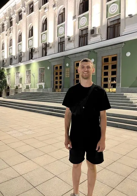 Я Ваня, 28 років, знайомлюсь на одну ніч у Луганську