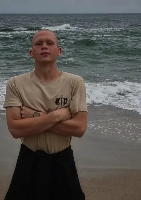 Я Богдан, 20 років, знайомлюсь для дружби у Кропивницькому