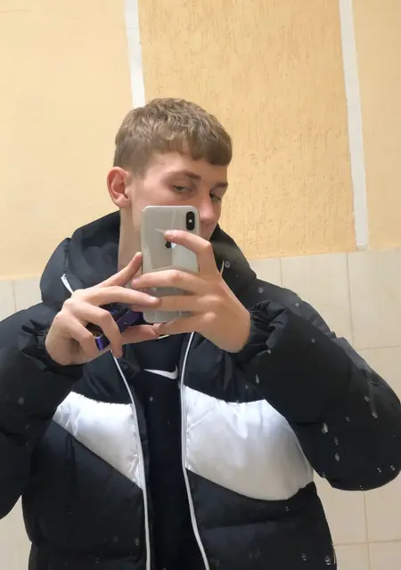 Я Максим, 19 років з Тернополя, шукаю знайомство для спілкування