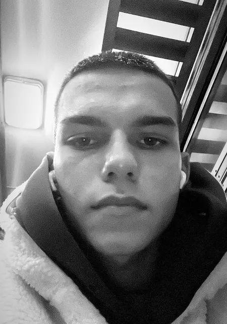 Я Валера, 19, знакомлюсь на одну ночь в Мелитополе