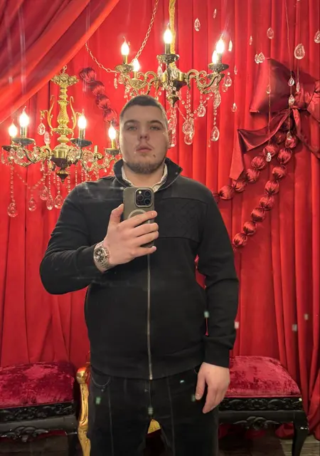 Артур з Чернігова, шукаю на сайті знайомства на одну ніч