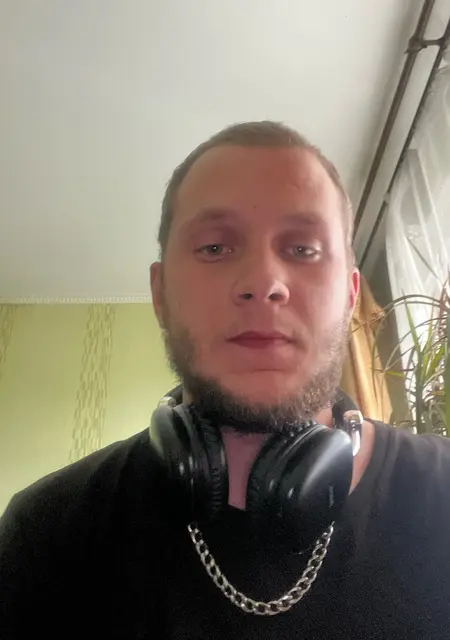 Максим из Минска, мне 21, познакомлюсь для вирта