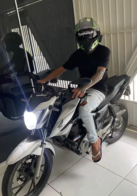 Nicolas из Бразилии, мне 22, познакомлюсь для вирта