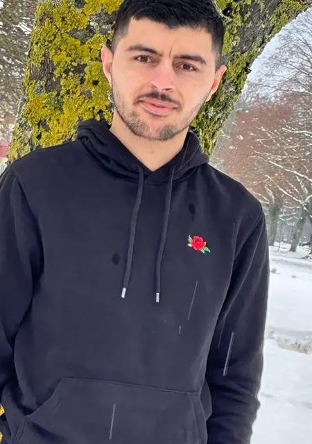 Я Jan, 23, из Стокгольма, ищу знакомства на одну ночь