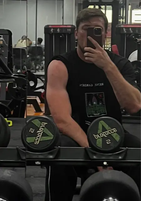 Я Рустам, 28, из Тбилиси, ищу знакомства без обязательств