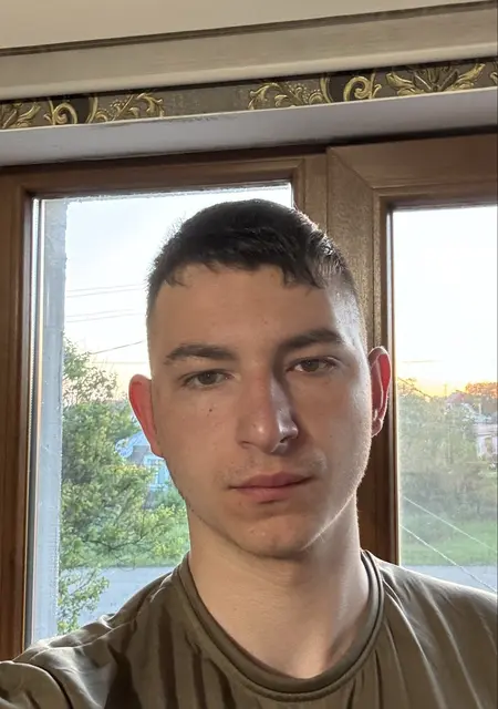 Я Dmitry, 21 років, знайомлюсь на одну ніч у Роздільна