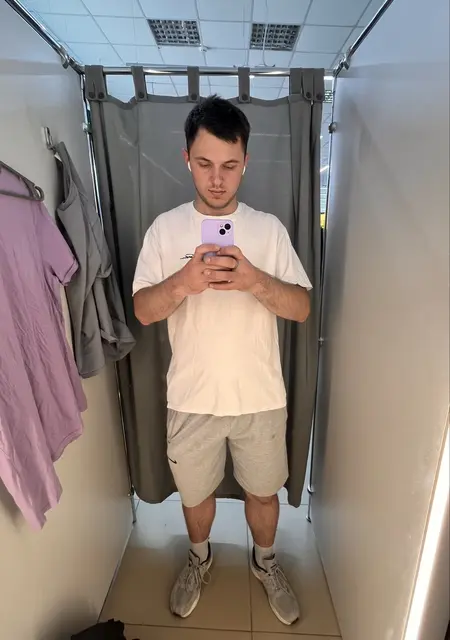 Максим из Киева, мне 19, познакомлюсь на одну ночь