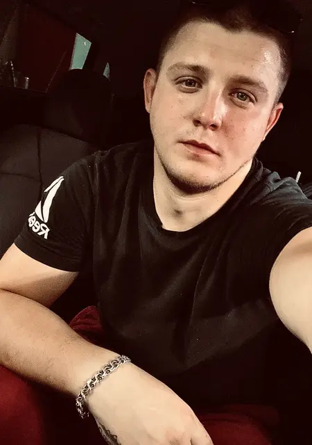 Андрей з Макіївки, шукаю на сайті знайомства на одну ніч