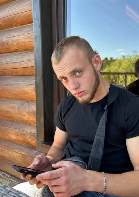 Я Богдан, 20, из Днепра, ищу знакомство для общения