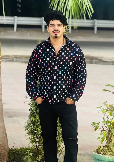 Я Aryan, 25, знакомлюсь для открытые отношения в Дели