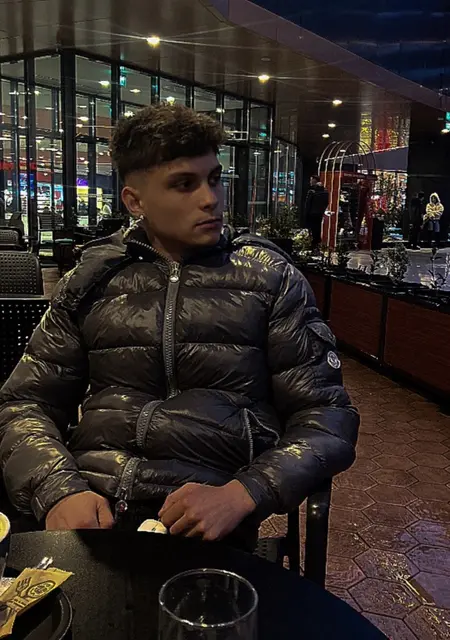 Я Alex, 19, знакомлюсь без обязательств в Бухаресте