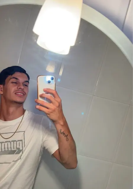 Alejandro de Barcelona, tengo 23 años, listo para conocer para lío de una noche