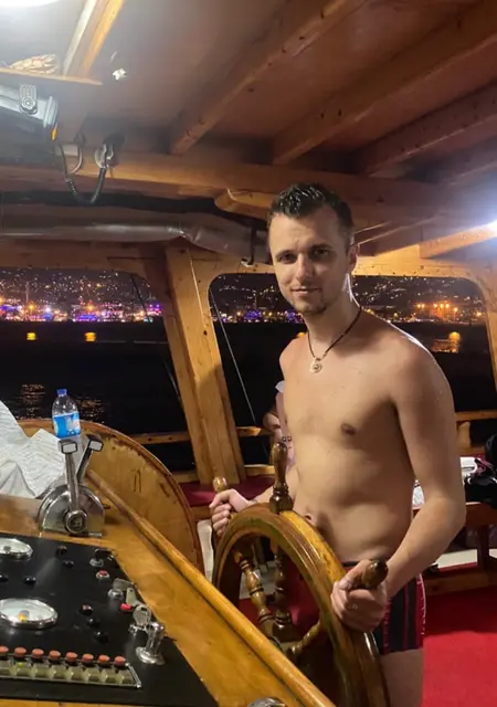 Я Артем, 32, знакомлюсь без обязательств в Кишинёве
