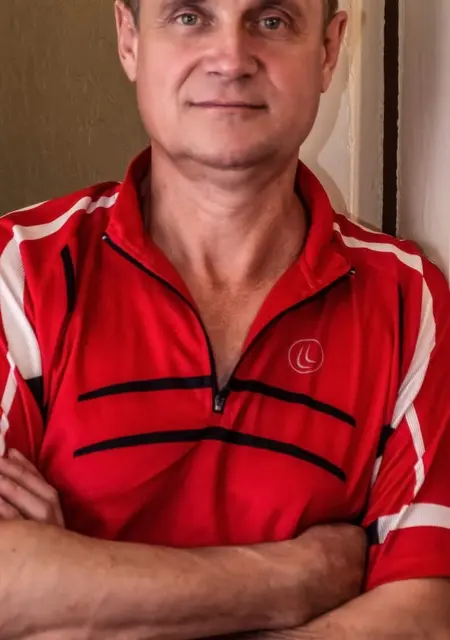 Олег з Єнакієвого, мені 56 років, познайомлюсь для спілкування