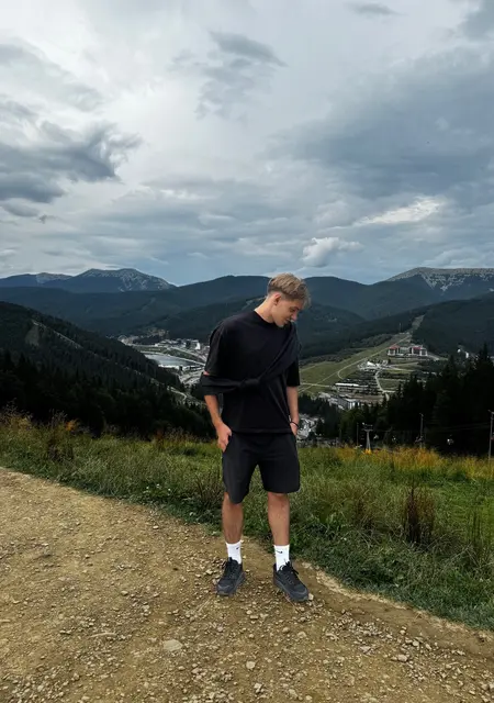 Я Kirill, 22 років, знайомлюсь для спілкування у Броварах