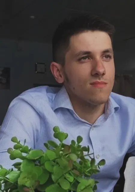 Вася з Тернополя, мені 21 років, познайомлюсь для вірт