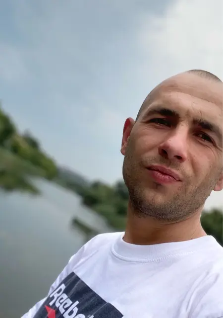 Я Геннадій, 38 років, знайомлюсь без зобов'язань у Кривому Розі