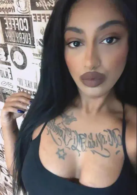 Я Adela, 23, из Брно, ищу знакомства на одну ночь