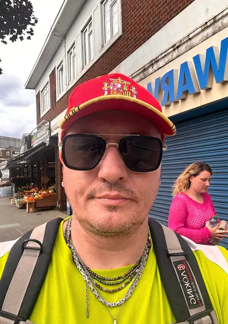 I'm Ves, 25, looking to meet for one-night stand in Enfield