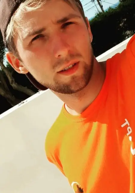 Я Артем, 32, из Мелитополя, ищу знакомства без обязательств