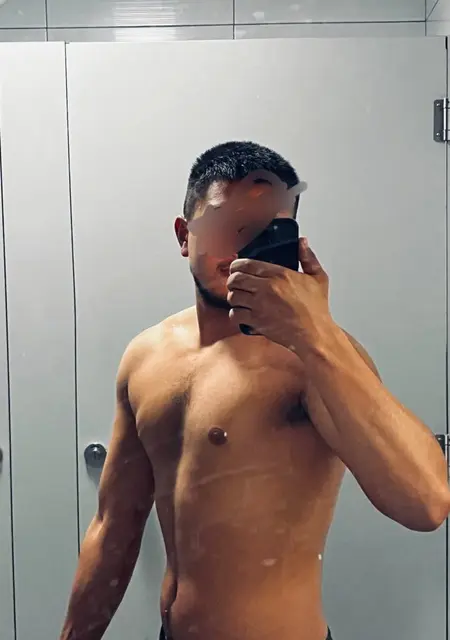 Я Олег, 21 років, знайомлюсь на одну ніч у Чортків