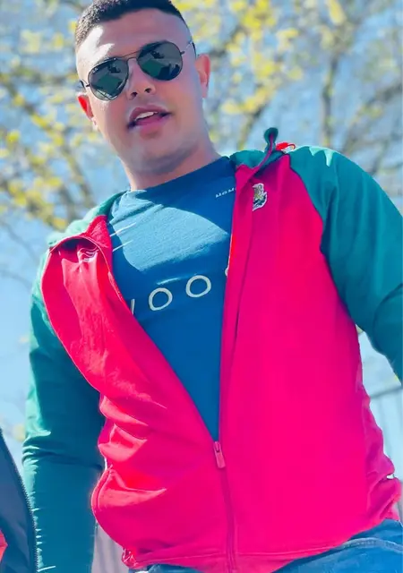 Iliya из Воорбург, ищу на сайте общение