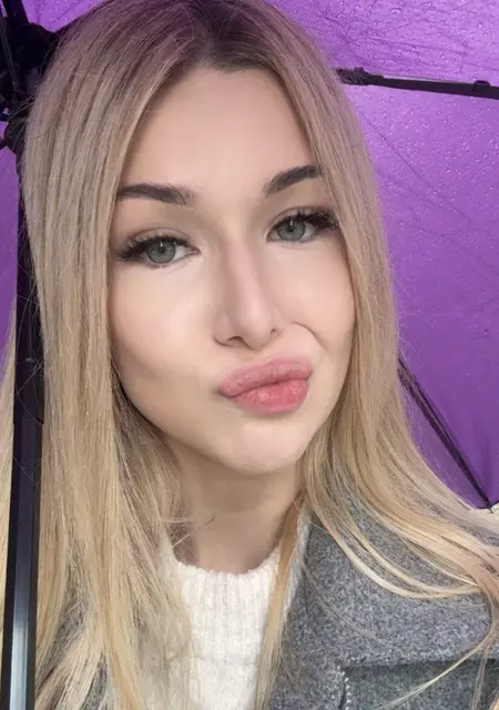 Я Оленька, 20, из Берлина, ищу знакомство для приятного времяпровождения