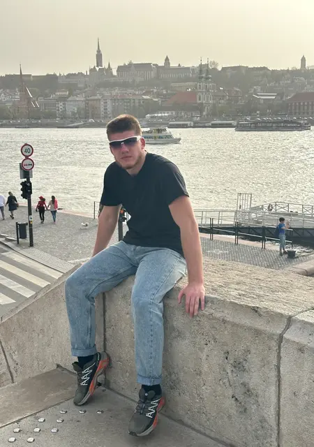 Саша из Черновцов, ищу на сайте знакомства на одну ночь