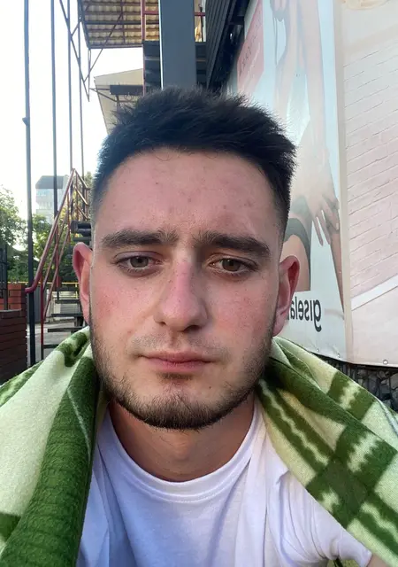 Макс з Черкас, мені 25 років, познайомлюсь для вірт