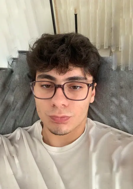 Я Kerem, 20, знакомлюсь без обязательств в Стамбуле