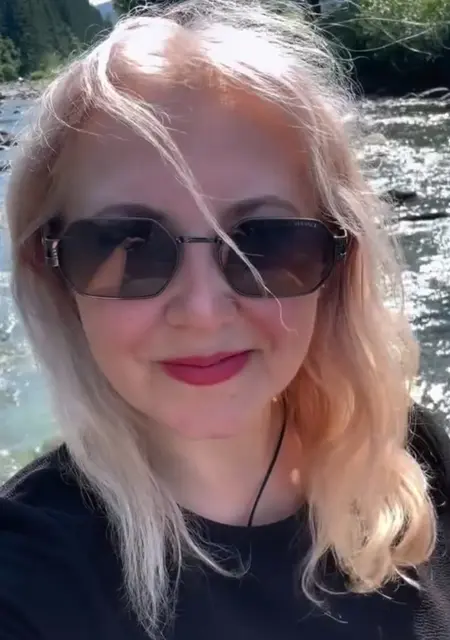 Я Леся, 43 років з Одеси, шукаю знайомства без зобов'язань
