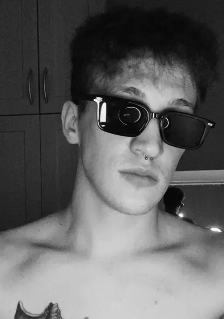 Я Серёжа, 21, знакомлюсь без обязательств в Одессе