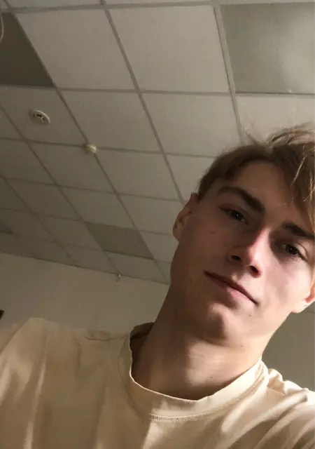 Я Андрей, 20, из Берлина, ищу знакомства без обязательств