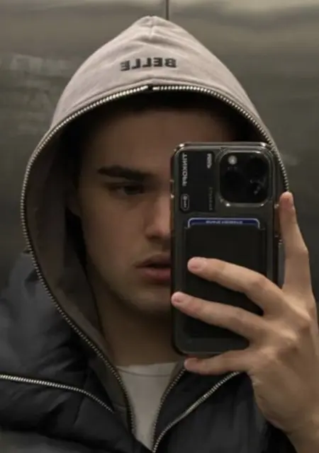 Soy Nikita, 22 años, conociéndome para conversación virtual en Madrid