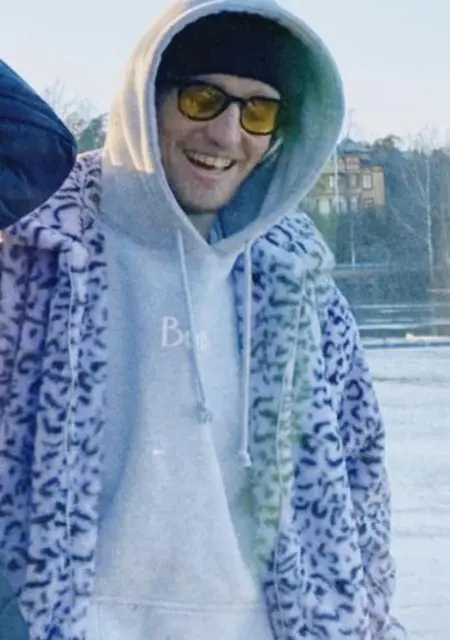 I'm James, 25 from Dagenham, seeking connections for one-night stand