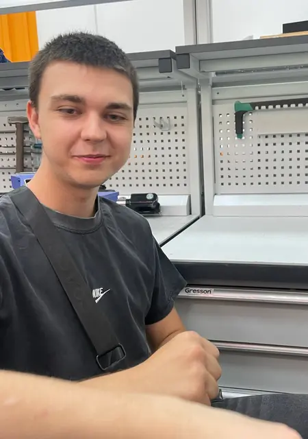 Я Вова, 19, из Саннефьорд, ищу знакомства на одну ночь