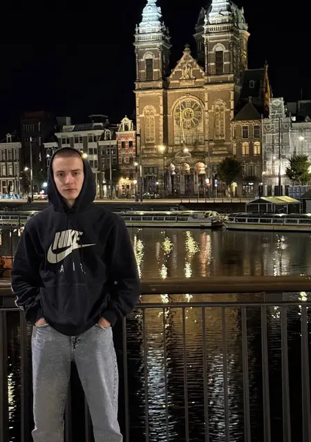 Слава из Тилбург, мне 22, познакомлюсь для постоянных отношений