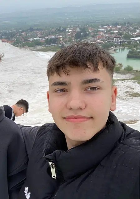 Я Çar, 21, из Чанаккале, ищу знакомство для открытые отношения