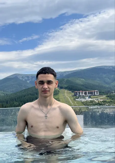 Я Назар, 19, из Киева, ищу знакомство для постоянных отношений