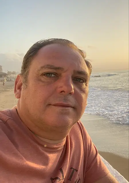 Soy Antonio, 48 años, conociéndome para relación sin ataduras en Barcelona