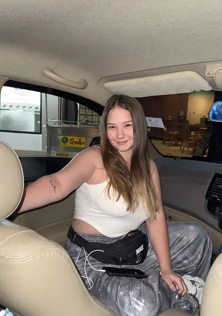 Я Jasmina, 19, знакомлюсь для открытые отношения в Бангкоке