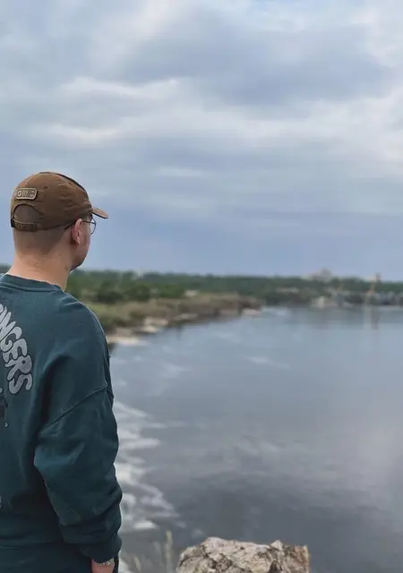 Максим из Запорожья, мне 21, познакомлюсь для приятного времяпровождения