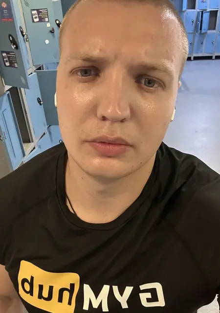 Ihor из Франкфурта-на-майне, мне 27, познакомлюсь без обязательств