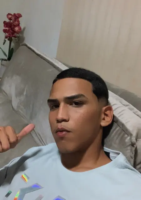 Pedro из Куяба, мне 19, познакомлюсь без обязательств