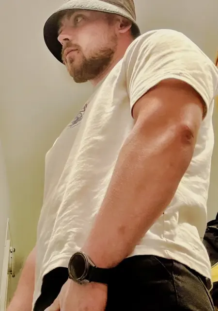 Я Юрій, 27, из Вроцлава, ищу знакомства на одну ночь