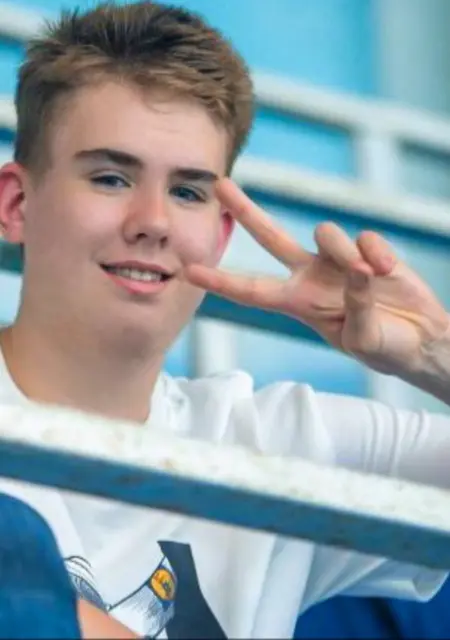 Я Тимур, 19, из Харькова, ищу знакомства без обязательств