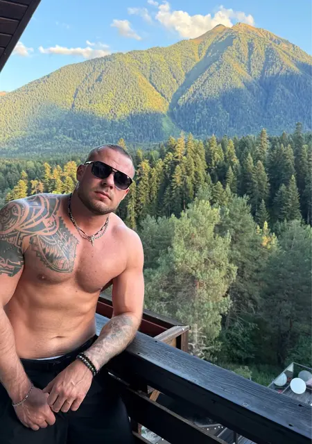 Макс из Лос-анджелеса, мне 34, познакомлюсь для приятного времяпровождения