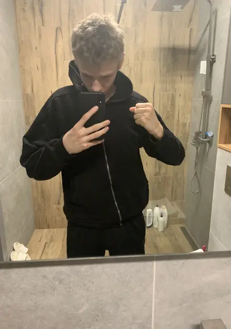 Я Андрей, 19, из Луцка, ищу знакомство для общения