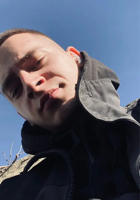 Денис из Актобе, мне 21, познакомлюсь для открытые отношения