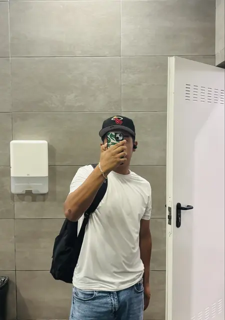 Я Luis Eduardo, 22, из Вилья-де-Гарсиа, ищу знакомство для вирта